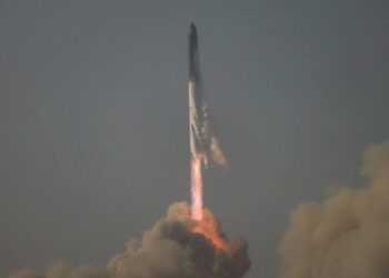 (VIDEO) Cohete de Space X explota durante primer vuelo de prueba
