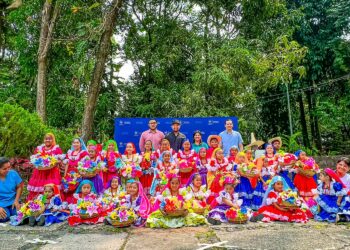 Entregan vestimenta e implementos a grupos de danza de Nejapa y Panchimalco