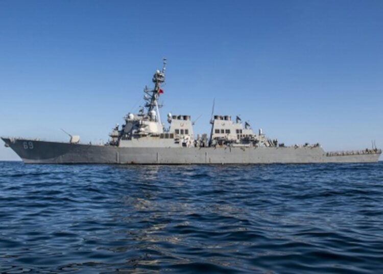 Estados Unidos envía a un destructor a aguas disputadas por China