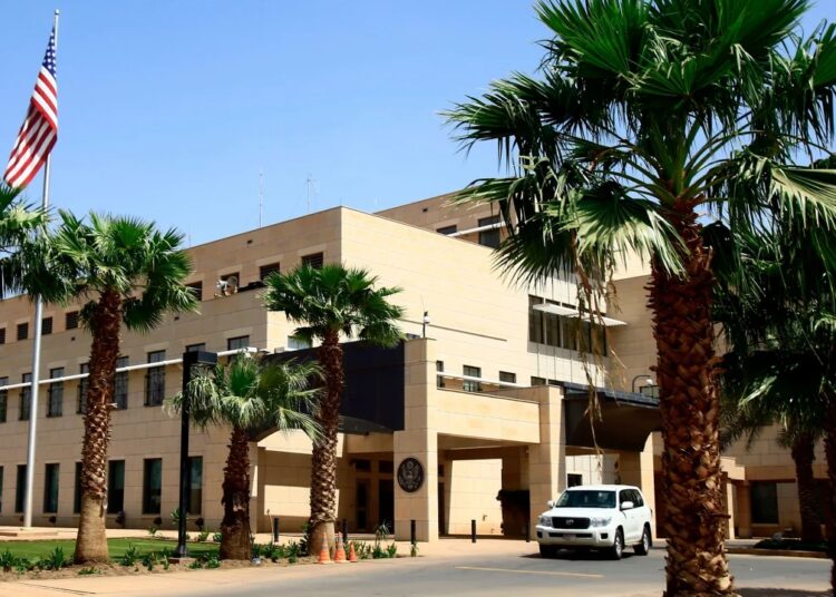 Paramilitares en Sudán ayudan a evacuar Embajada de EE.UU.