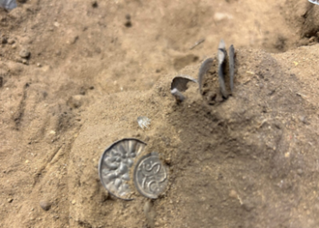 Descubren en Dinamarca dos tesoros con monedas del siglo X