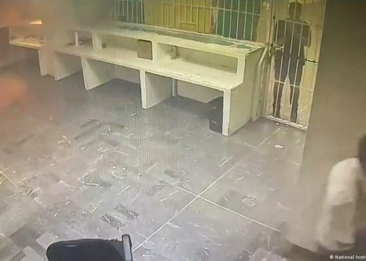 México: Acusan al jefe regional de la autoridad migratoria por muerte de migrantes en el incendio en centro de detención