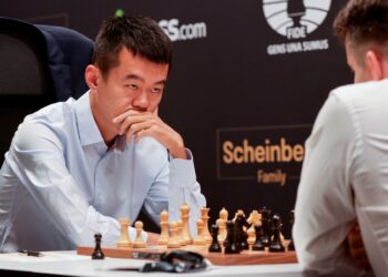 Ajedrez: El ruso Ian Nepomniachtchi y el chino Ding Liren se disputarán la corona que dejó vacante Magnus Carlsen