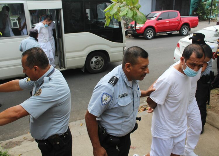 Inician juicio contra 9 personas vinculadas a los crímenes cometidos por Hugo Osorio, en Chalchuapa