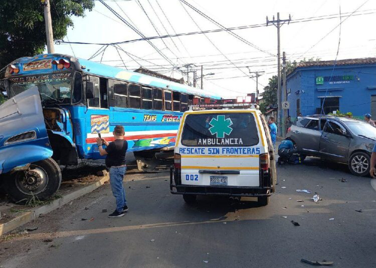 Nueve lesionados en un accidente de tránsito en Santa Ana