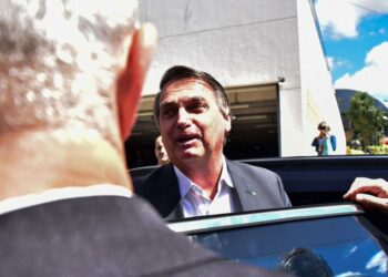 El expresidente Jair Bolsonaro se presentó a declarar ante la policía por los ataques del 8 de enero en Brasilia