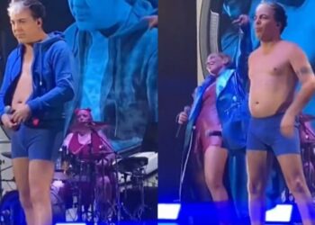 (VIDEO) Tunden a Cristian Castro en redes por quitarse la ropa en pleno concierto