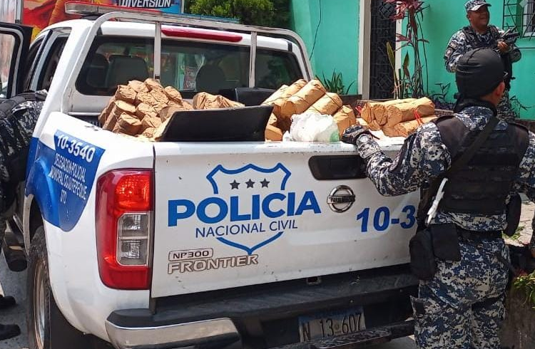 Autoridades decomisan productos pirotécnicos en cohetería clandestina