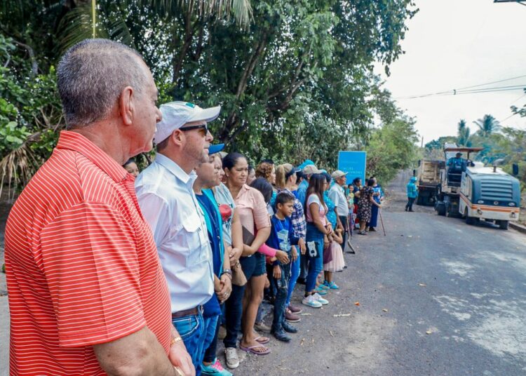 Plan Nacional de Bacheo recupera calles en San Luis Talpa