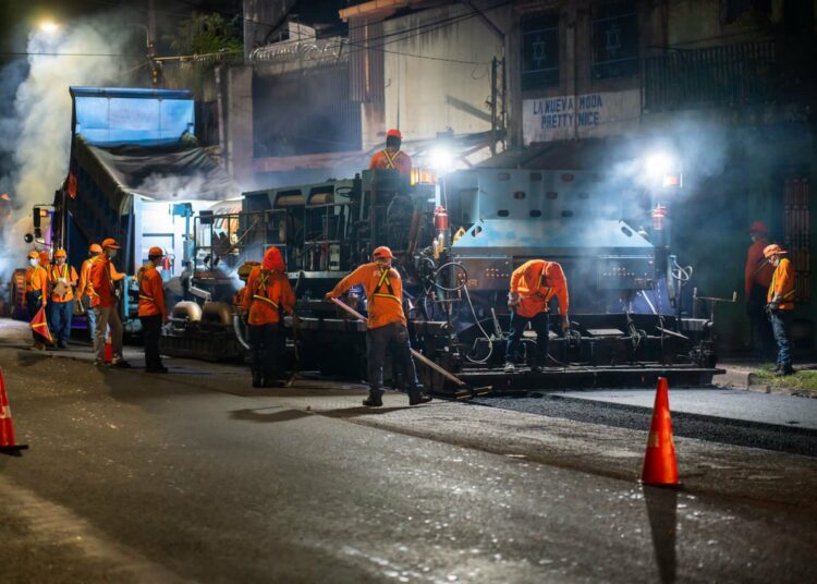 Gobierno despliega diariamente a más de 3,700 personas para trabajar en el mantenimiento de calles y carreteras