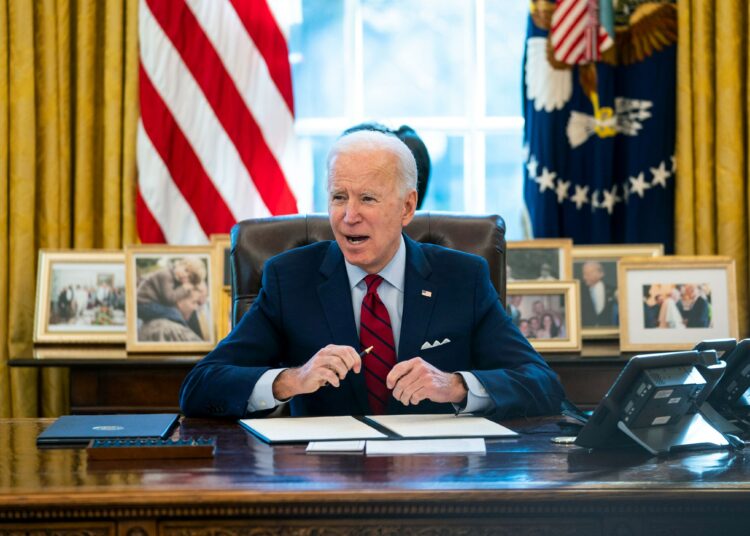Biden renovó por un año más el decreto que califica a Rusia como una amenaza para la seguridad de EEUU
