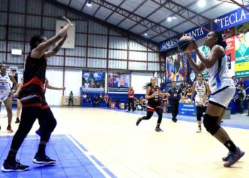 Santa Tecla y Salvadoreñas dan el primer paso