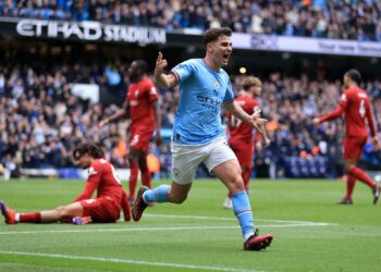 Un Manchester City remonta y arrolla al Liverpool