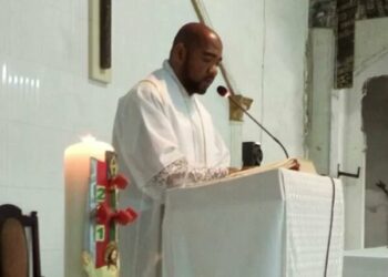 Nicaragua expulsa al sacerdote panameño Donaciano Alarcón por realizar una procesión de Semana Santa