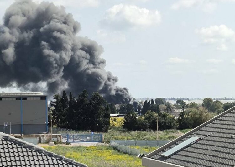 (VIDEOS) Al menos dos heridos en Israel por ataques con misiles desde Gaza y El Líbano