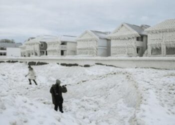 Tormenta de hielo deja sin electricidad a más de un millón de canadienses