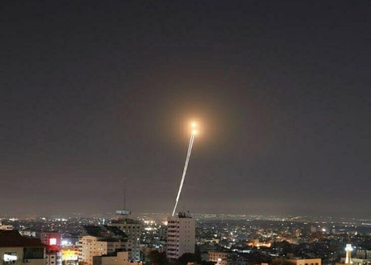Las milicias palestinas continúan los ataques, lanzaron 44 cohetes desde Gaza hacia Israel