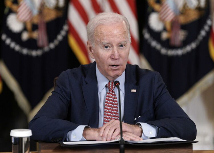 Joe Biden firmó la ley que pone fin a la emergencia nacional por el COVID-19