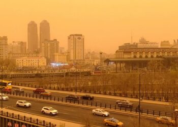 (VIDEOS) Tormenta de arena afecta a 400 millones de personas en China