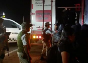 Rescatan a 209 migrantes en un tráiler abandonado en México, 6 son salvadoreños