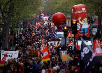 Francia: A pesar de las protestas, entra en vigor la reforma a las pensiones de Emmanuel Macron