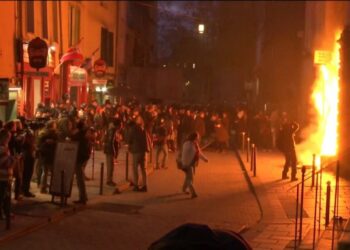 La detención de sindicalistas y disturbios agravan la crisis en Francia por la reforma de las pensiones