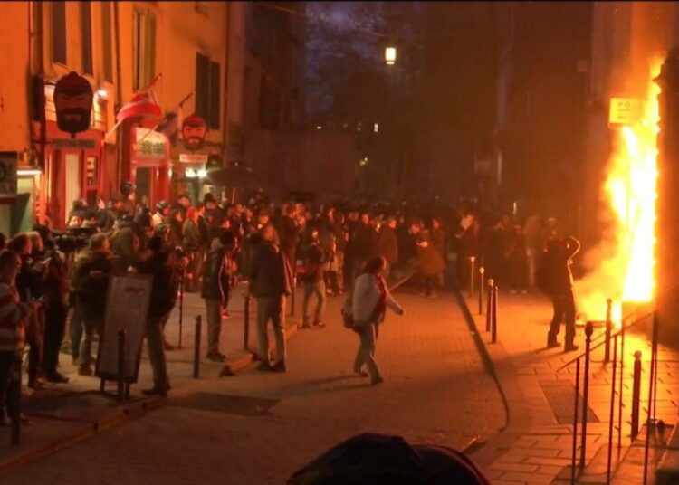 La detención de sindicalistas y disturbios agravan la crisis en Francia por la reforma de las pensiones