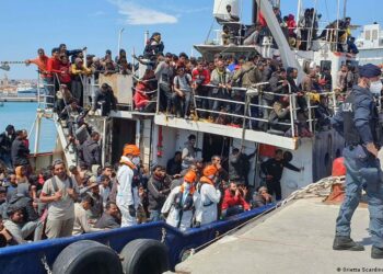 Guardia Costera de Italia rescata a unos 500 migrantes