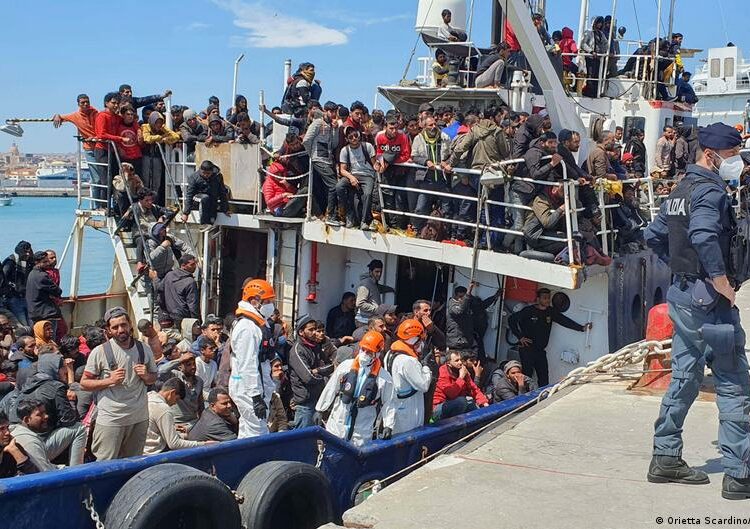 Guardia Costera De Italia Rescata A Unos 500 Migrantes – Diario La Página