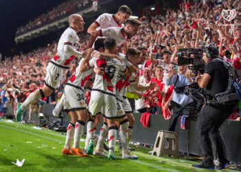 Rayo Vallecano fulminó 2-1 al Barcelona