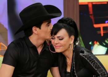 Maribel Guardia demandaría a funeraria por tomar fotos de su hijo