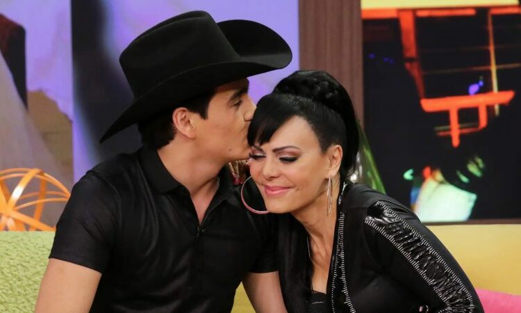 Maribel Guardia demandaría a funeraria por tomar fotos de su hijo