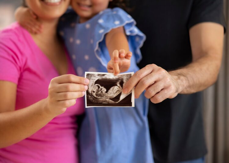 «Gracias Dios»: Presidente Bukele y familia anuncian la llegada de un nuevo bebé