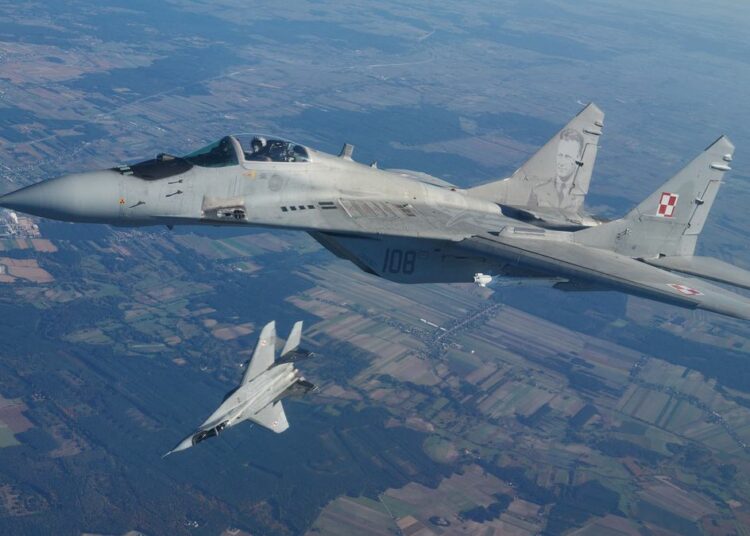 Alemania autoriza a Polonia enviar cazas de la RDA a Ucrania