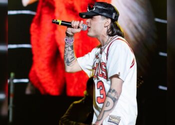 El cantante mexicano Peso Pluma supera a Shakira y a Miley Cyrus y se convierte en el artista más escuchado del Top 50 Global