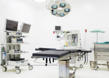 El moderno reequipamiento en los hospitales permite efectuar procedimientos más expeditos y menos dolorosos para los usuarios