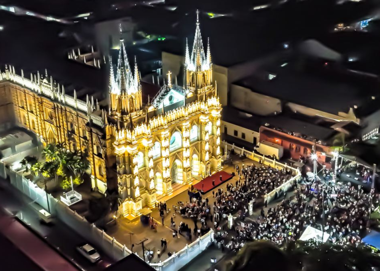 Gobierno contribuye con proyecto de iluminación de catedral de Santa Ana, joya arquitectónica de El Salvador