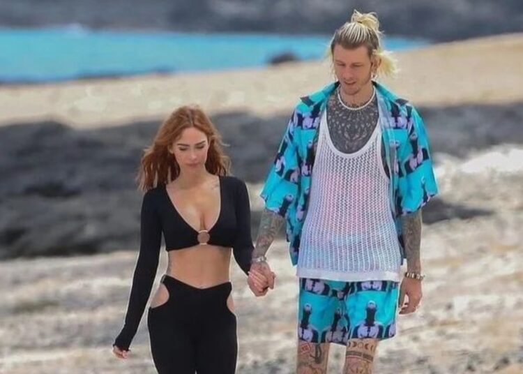 Captan a Megan Fox y Machine Gun Kelly en románticas vacaciones tras escándalo por infidelidad