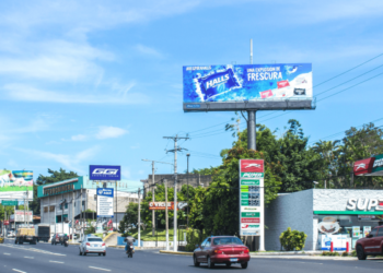 Solicitan regulaciones para la colocación de vallas publicitarias