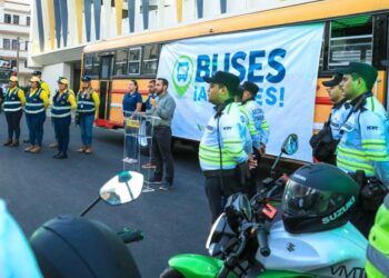 Gobierno brinda servicio de Buses Alegres con destino a los parques recreativos administrados por ISTU