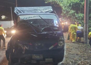 Accidente de tránsito entre una rastra y camión deja seis lesionados