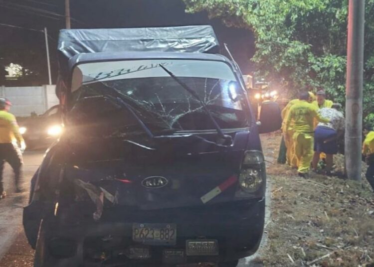 Accidente de tránsito entre una rastra y camión deja seis lesionados