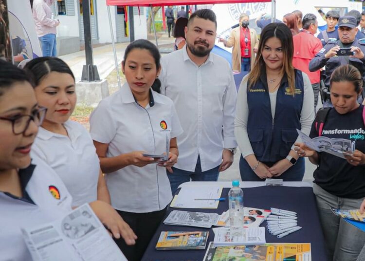 Desarrollan feria de oportunidades para jóvenes de CUBO Zacamil