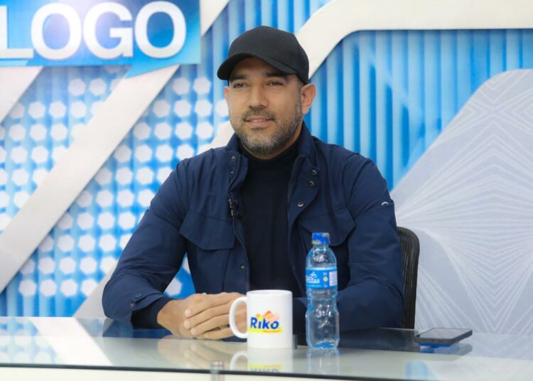 Gobierno cuenta con BCIE para beneficiar a jóvenes a través de las becas Roque Dalton