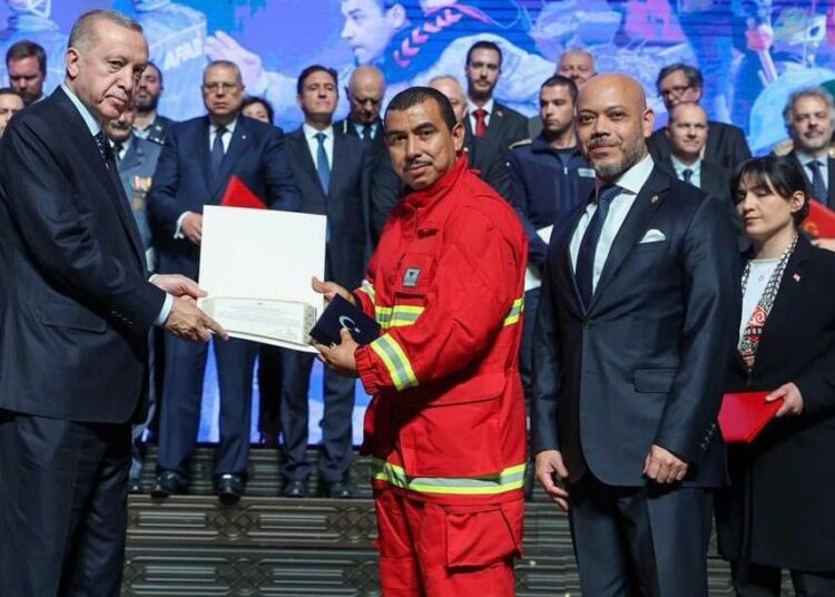 Gobierno de Turquía reconoce labor de contingente USAR El Salvador tras terremoto en esa nación