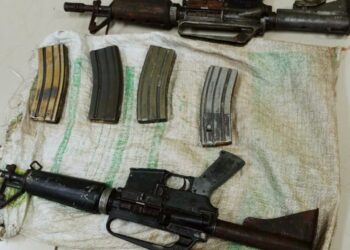 Un pandillero es capturado por portar en un saco armas de grueso calibre