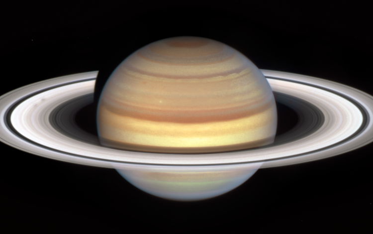 Descubren qué origina un misterioso punto caliente en la atmósfera de Saturno