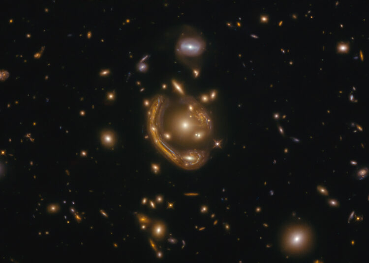 Los ‘anillos de Einstein’ nos acercan a resolver el debate sobre la materia oscura