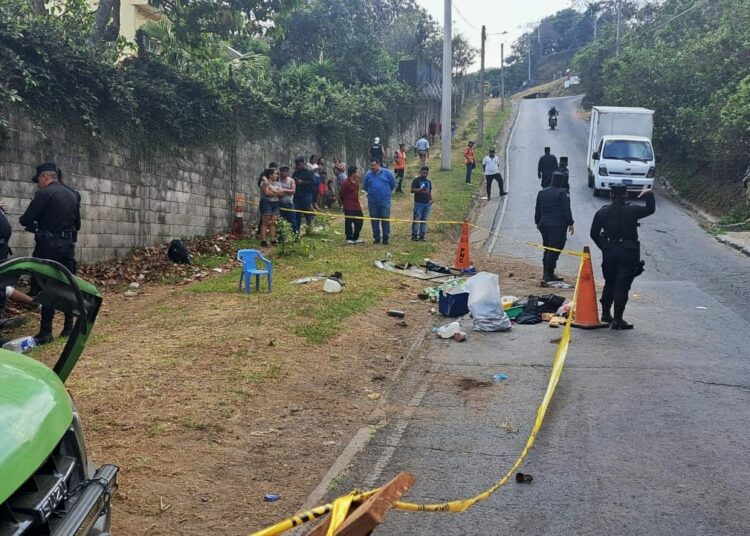 Una mujer fallecida y al menos 8 lesionados en grave accidente de tránsito en calle a Comasagua