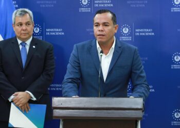 125 estudiantes serán beneficiados con las becas Roque Dalton
